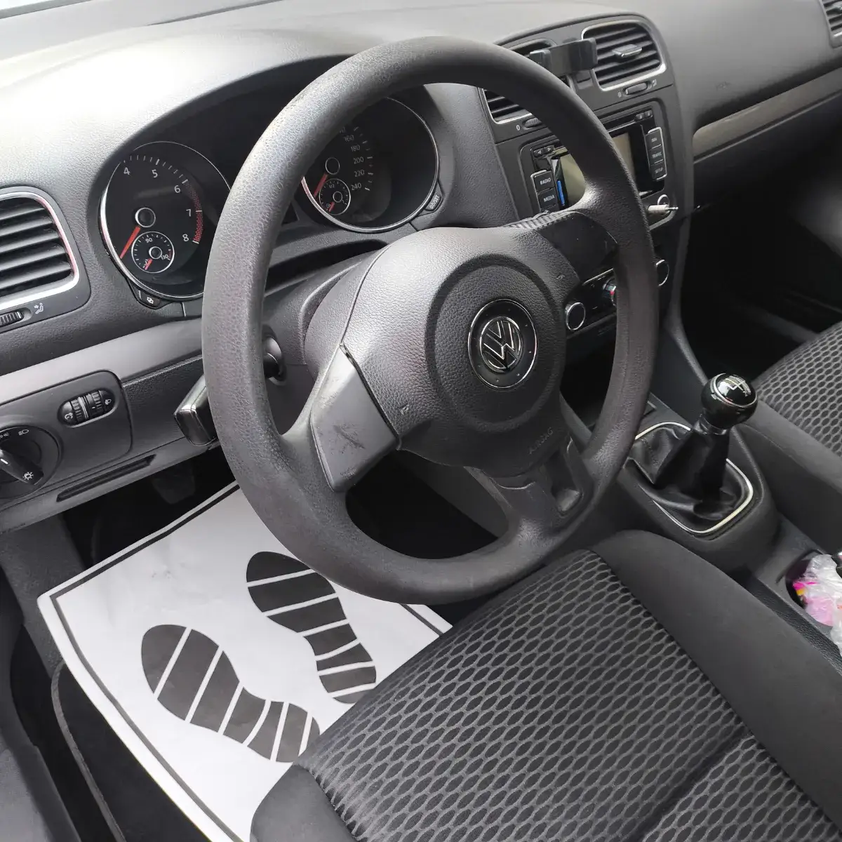 Intérieur voiture propre après detailing Kruz